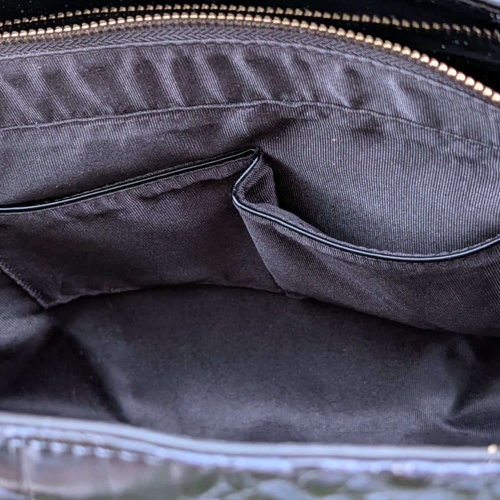 Chic Black Crocodile-Embossed Tote Bag - Picture 9 of 16